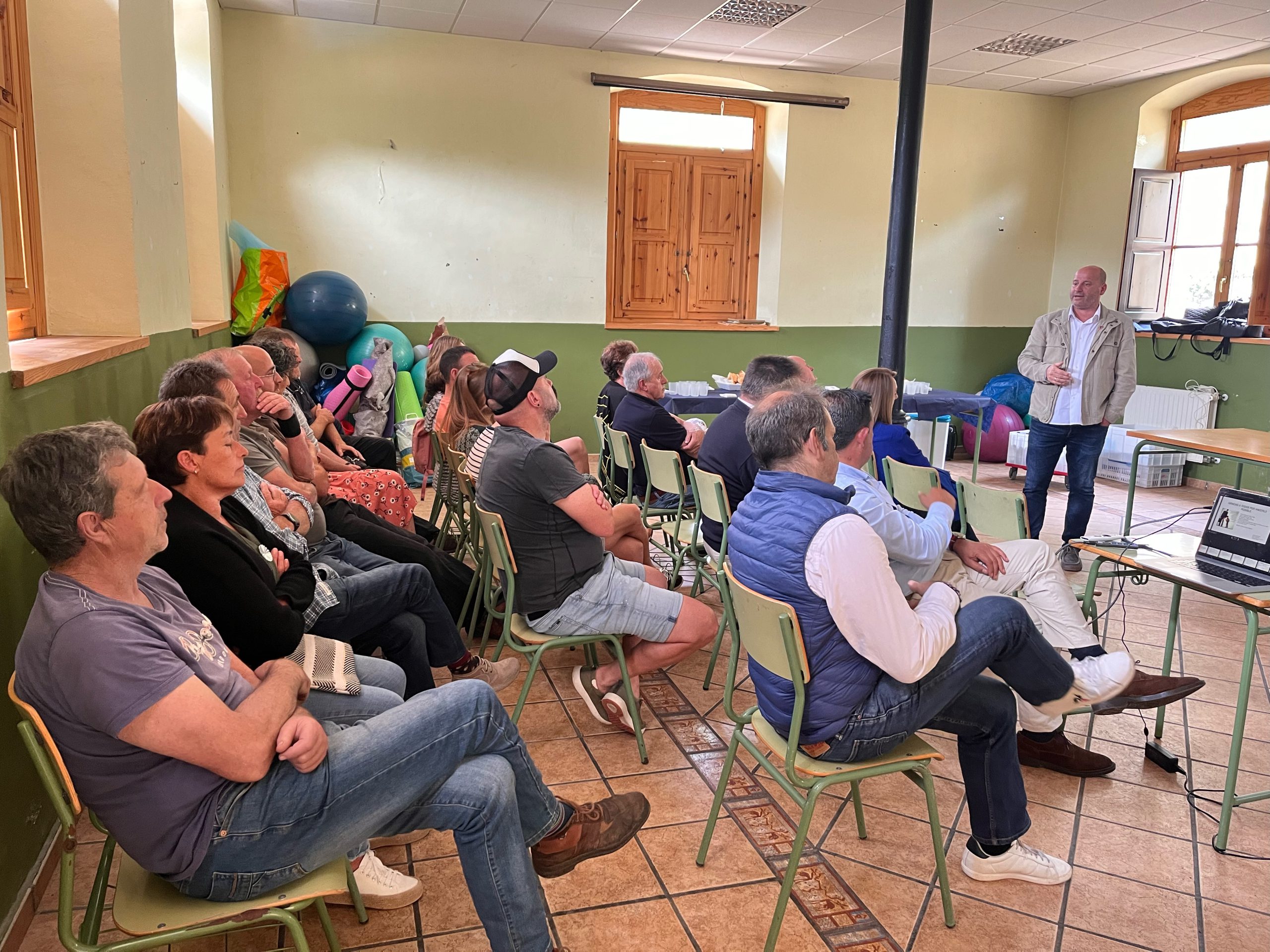 En este momento estás viendo Éxito en la Presentación del Proyecto “Centro de Capacitación Tecnológica y Acompañamiento al Emprendedor” en Santibanes de la Fuente, Aller